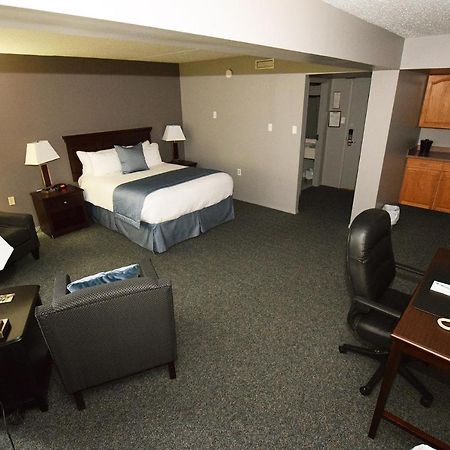 Lakeland Inn Hotel Cold Lake Екстериор снимка