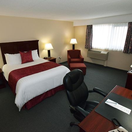 Lakeland Inn Hotel Cold Lake Екстериор снимка