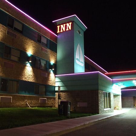 Lakeland Inn Hotel Cold Lake Екстериор снимка