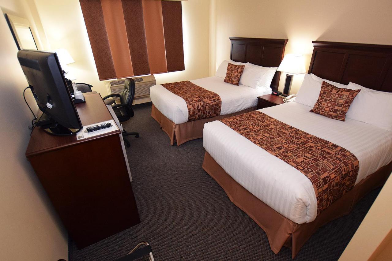 Lakeland Inn Hotel Cold Lake Екстериор снимка