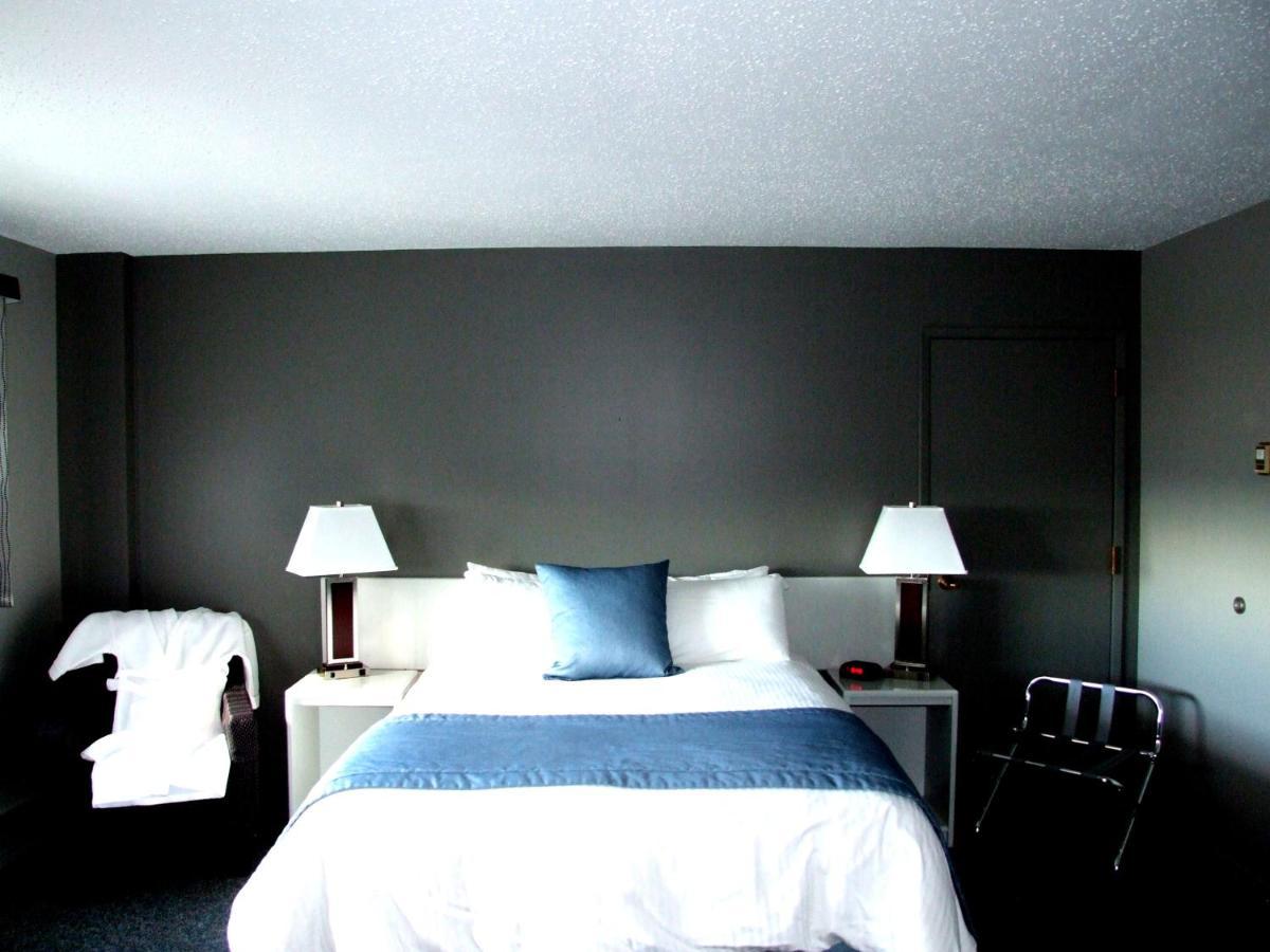 Lakeland Inn Hotel Cold Lake Стая снимка