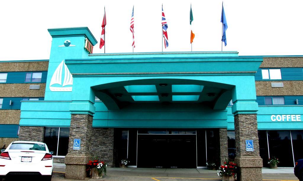Lakeland Inn Hotel Cold Lake Екстериор снимка