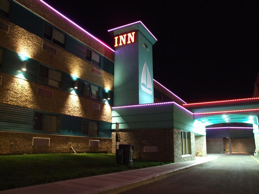 Lakeland Inn Hotel Cold Lake Екстериор снимка