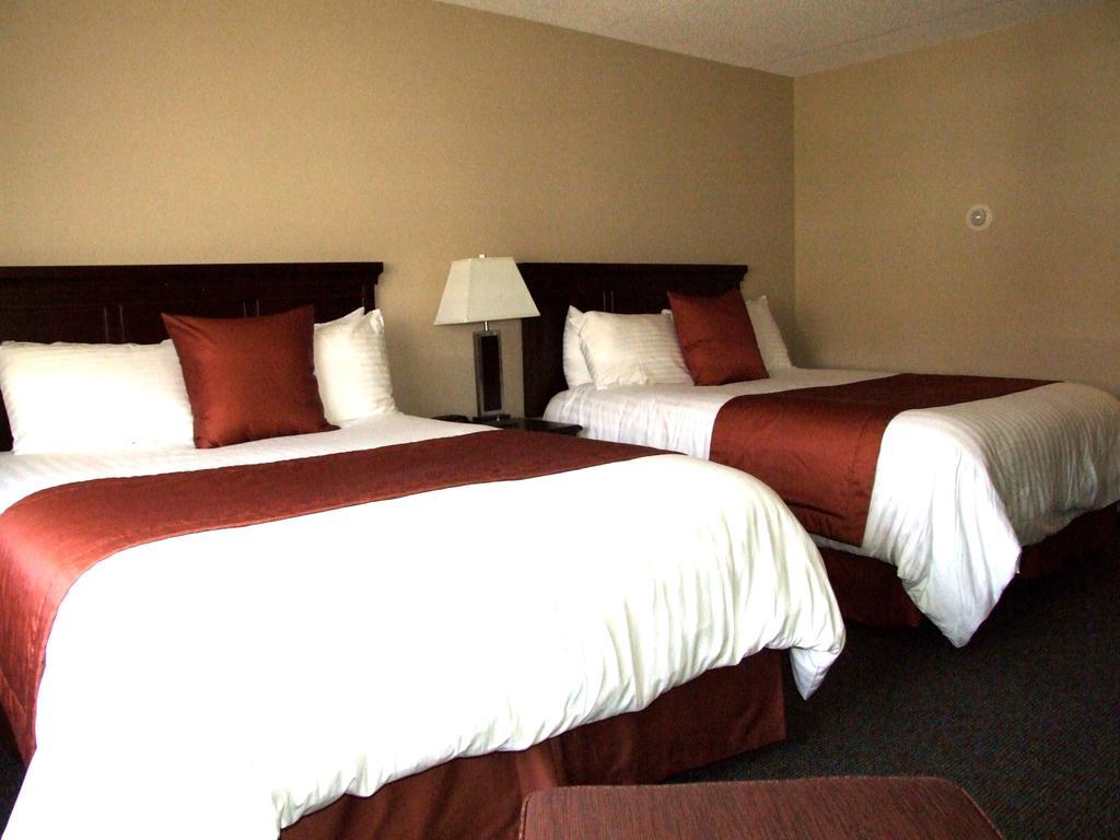 Lakeland Inn Hotel Cold Lake Екстериор снимка