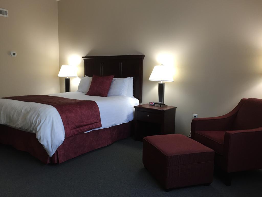 Lakeland Inn Hotel Cold Lake Екстериор снимка