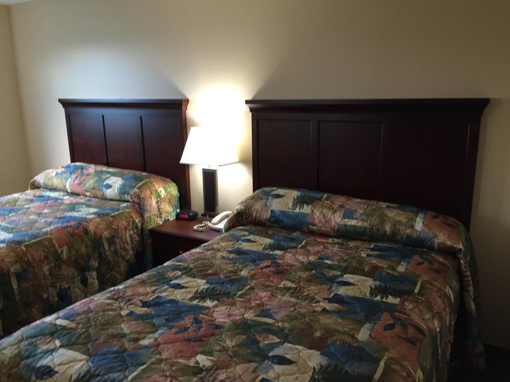 Lakeland Inn Hotel Cold Lake Екстериор снимка