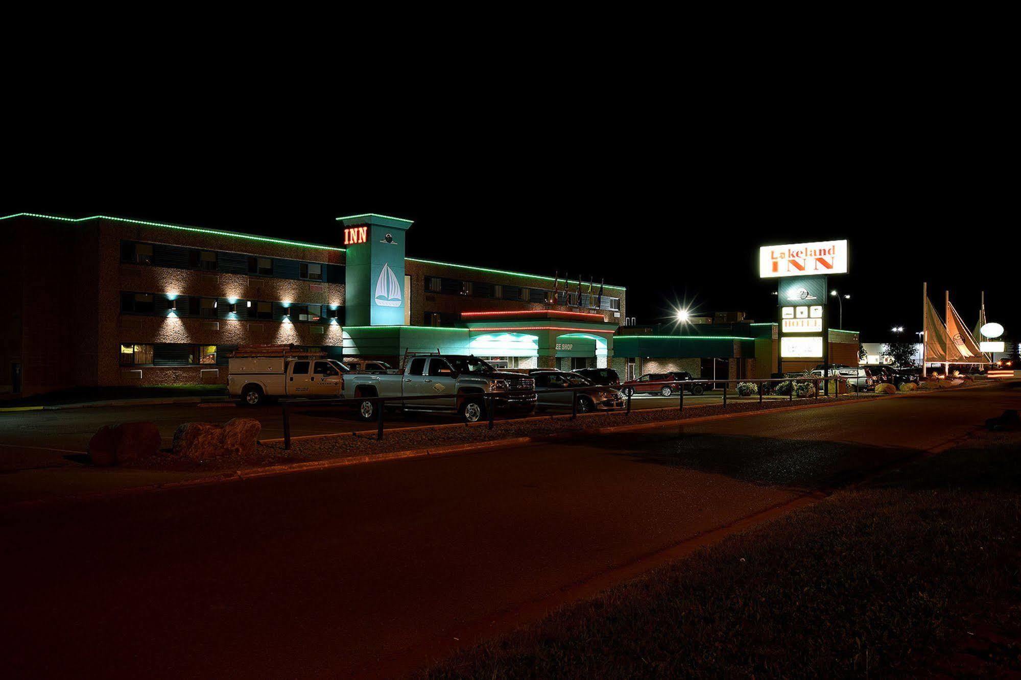 Lakeland Inn Hotel Cold Lake Екстериор снимка