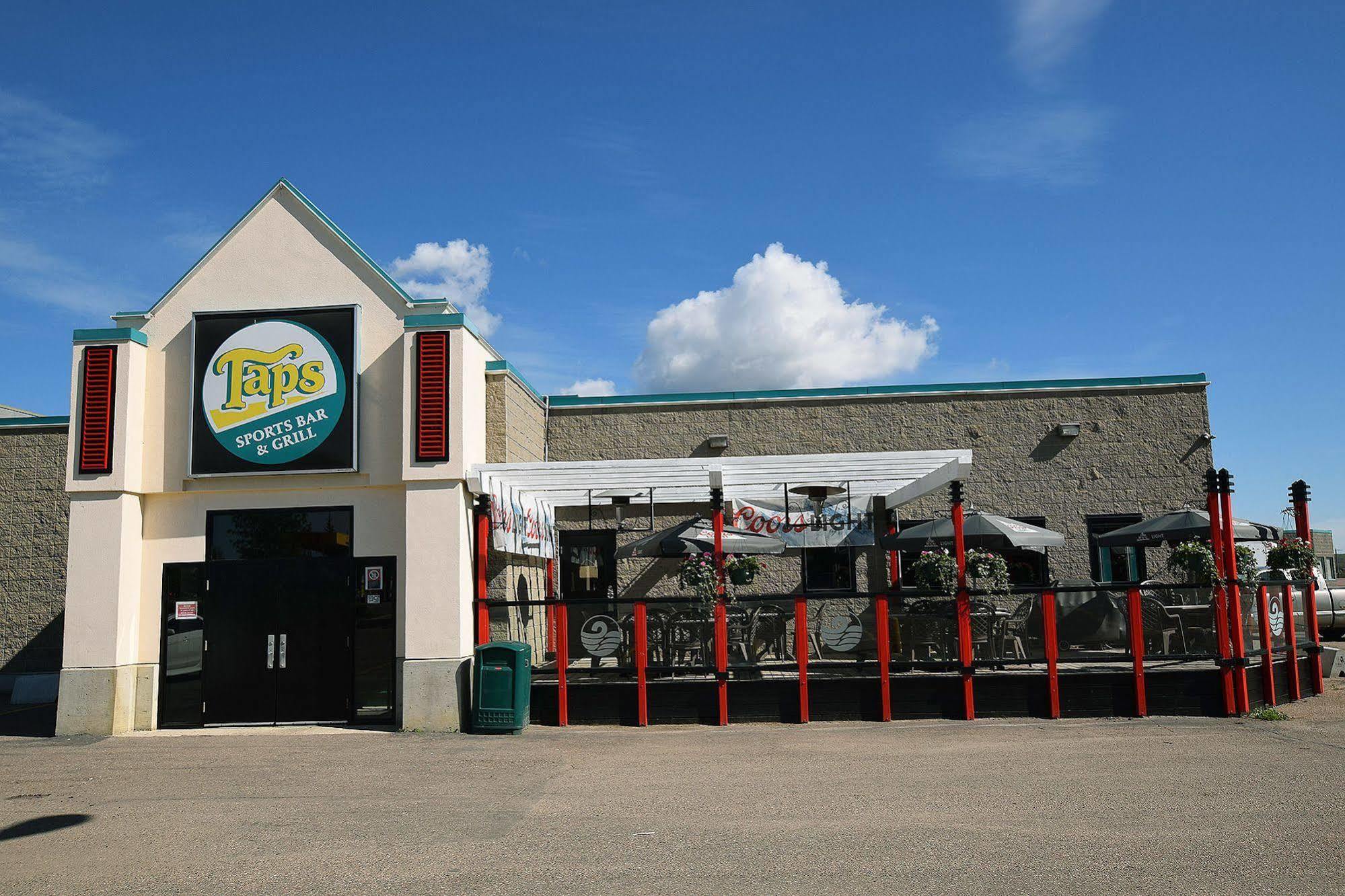 Lakeland Inn Hotel Cold Lake Екстериор снимка